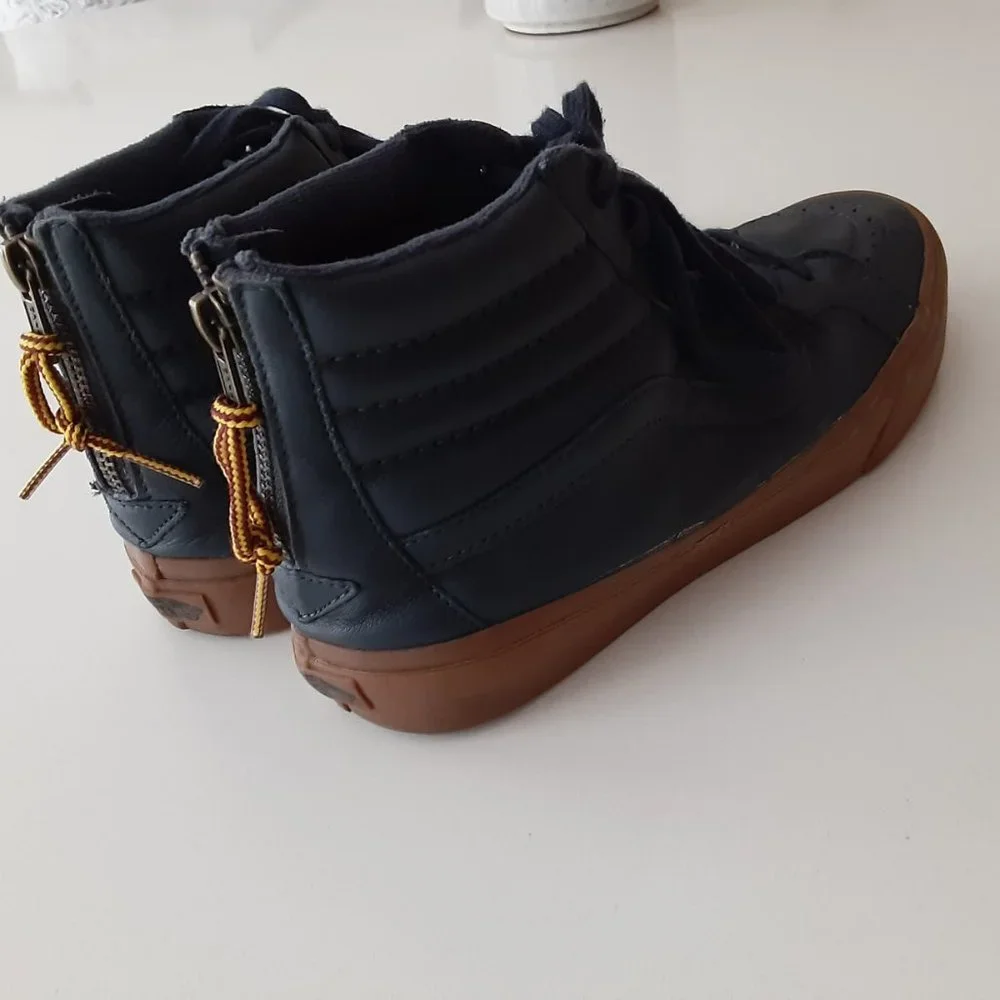 Vans van dark